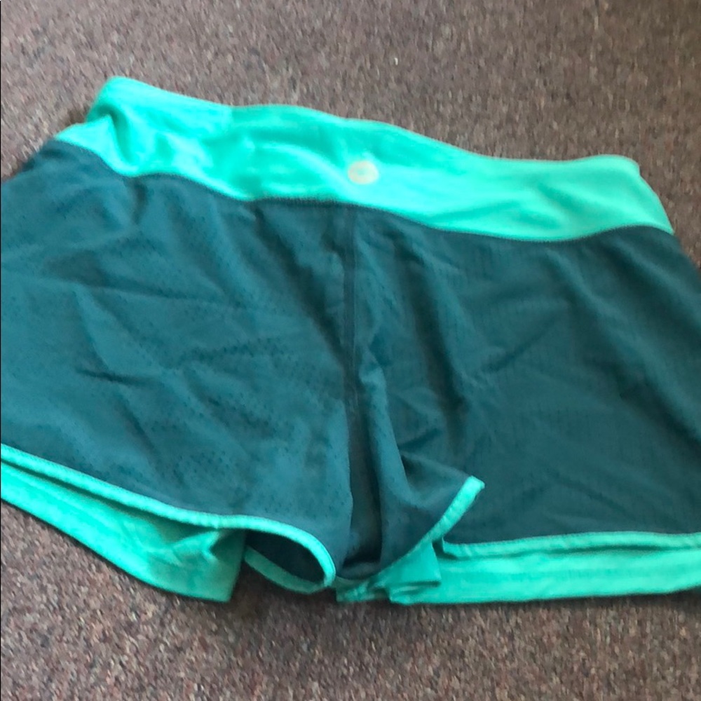 3 pairs of athletic shorts - Picture 6 of 8